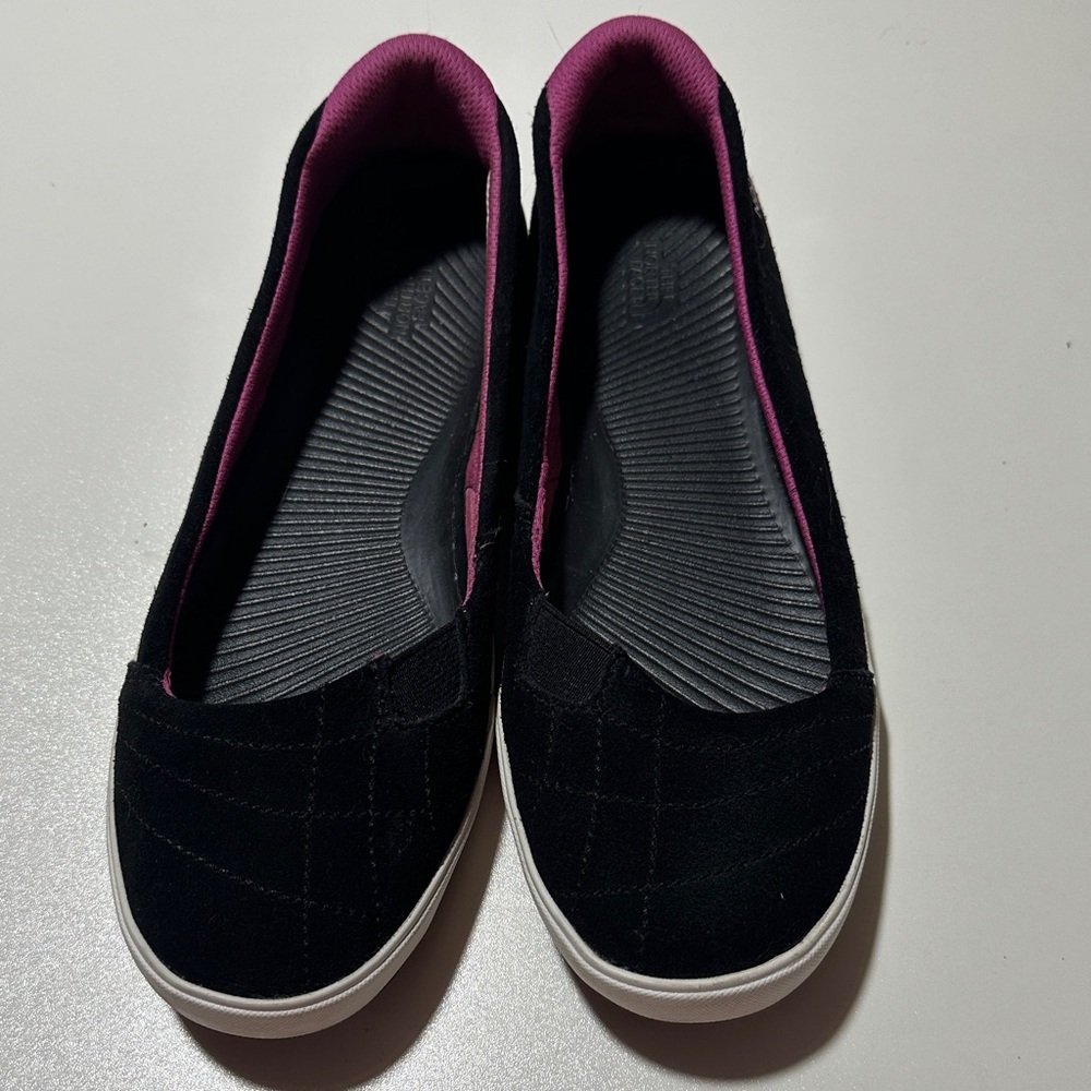 The North Face Women’s Black Slip-On Flats Purple Trim Casual Shoes - Picture 4 of 9
